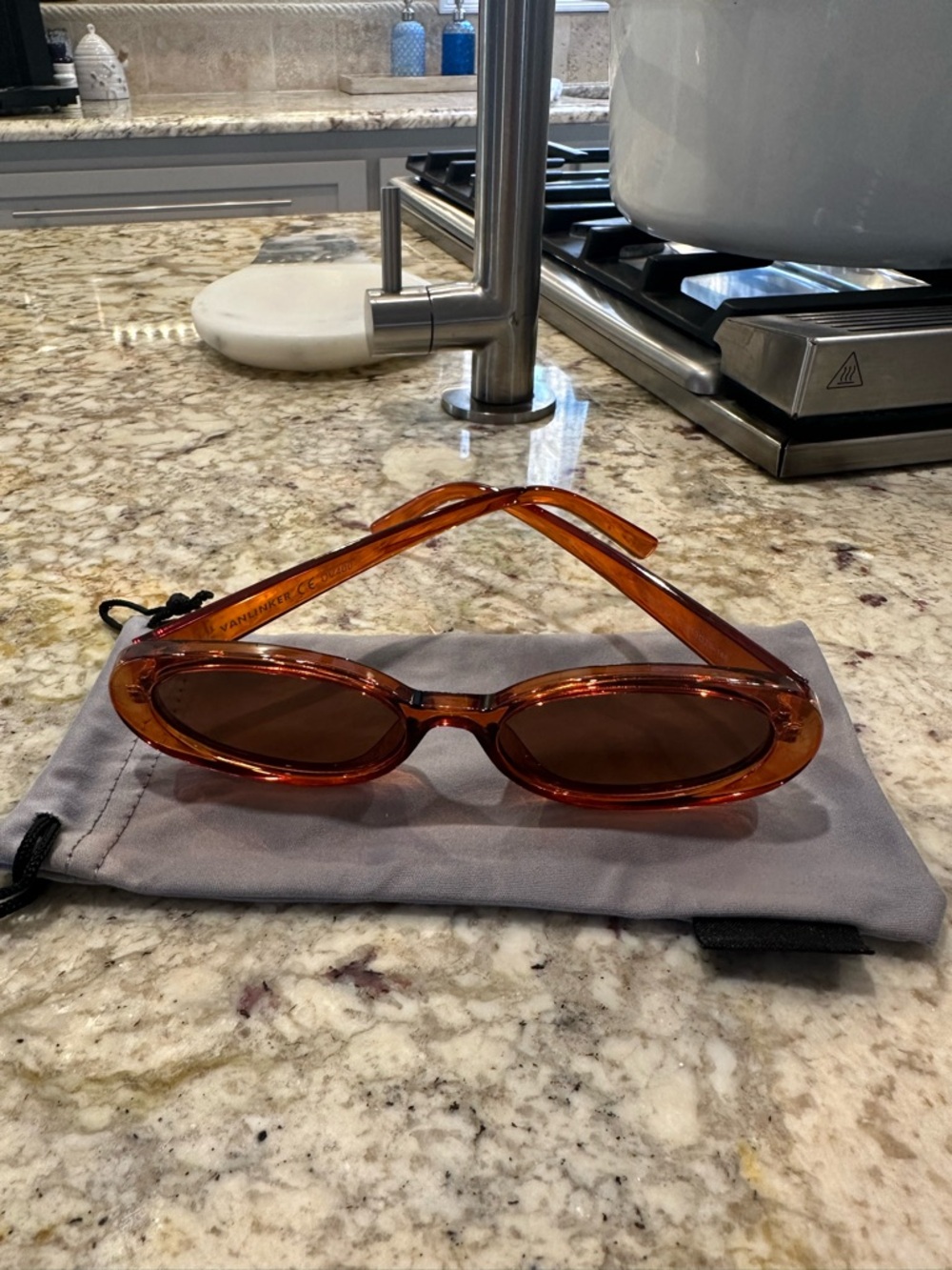 Amber Oval Sunglasses - Sleek Retro Frame